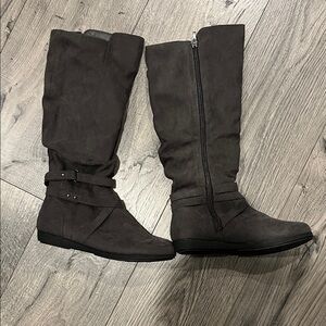 NWOT Women's Simply Styled Gray Faux Suede Calf Length Boots